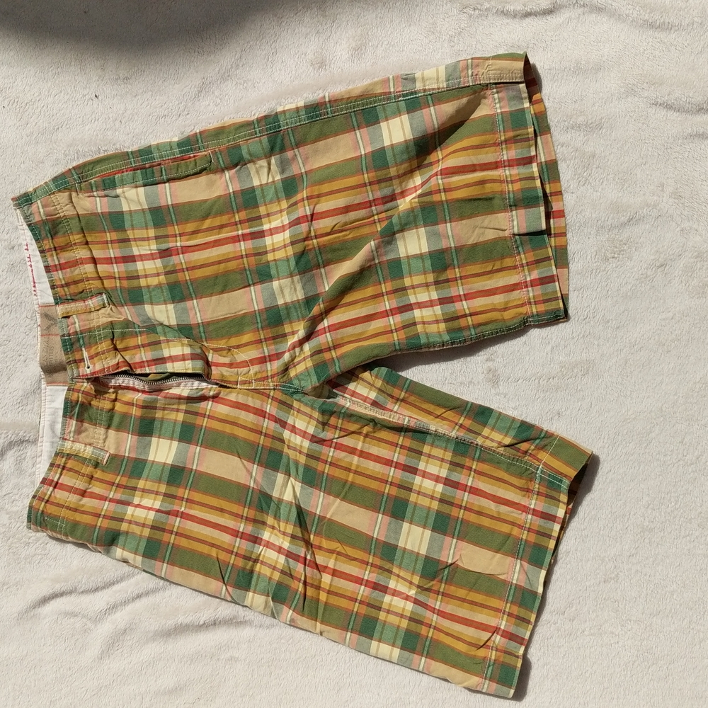American eagle outfitters plaid shorts, size 32, great condition!